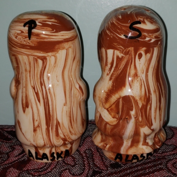 Alaska Eskimos Salt/Pepper Shakers - Picture 2 of 4